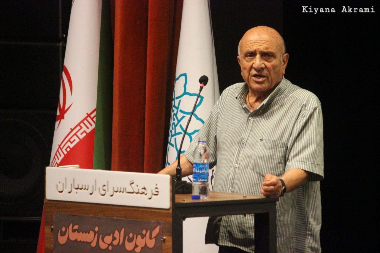 صبح Bayat را در آراسباران به یاد داشته باشید. روایتی از خاطرات ، پشیمانی و مضرات