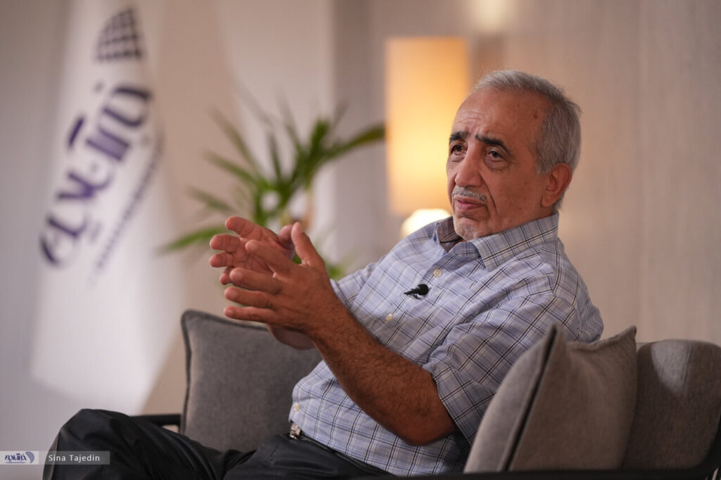 نگاه کنید به | ما حتی کسانی را که موسیقی آنها بر اساس ردیف بود ، مانند کودتا حذف کردیم