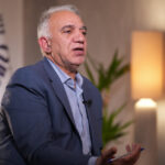 نگاه کنید به | هیچ خواننده ای از نام محمد (ص) صحبت نمی کند ، همانطور که فرهاد مهراد تلفظ می کند.