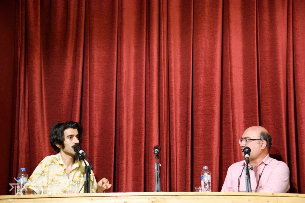 Aristotelica را به یک کمدی سیاه نگاه کنید