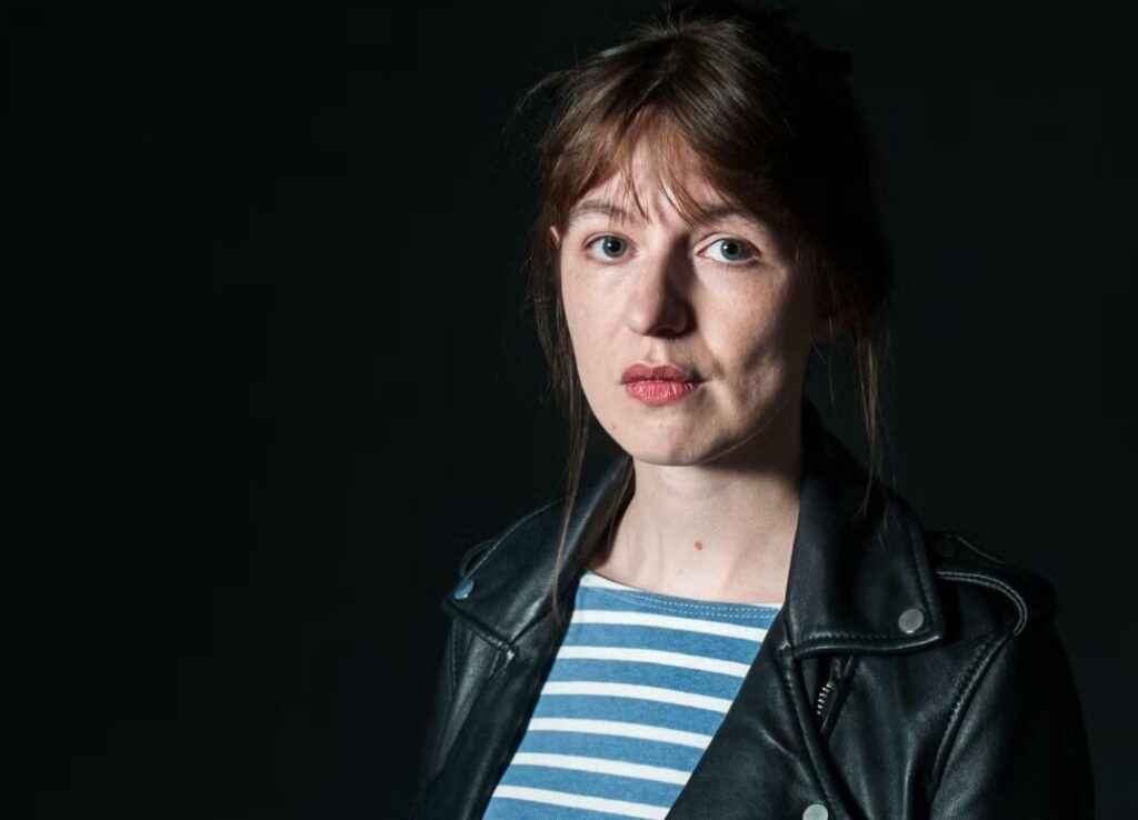 خطر دستگیری بهترین نویسنده فروش - اخبار آنلاین