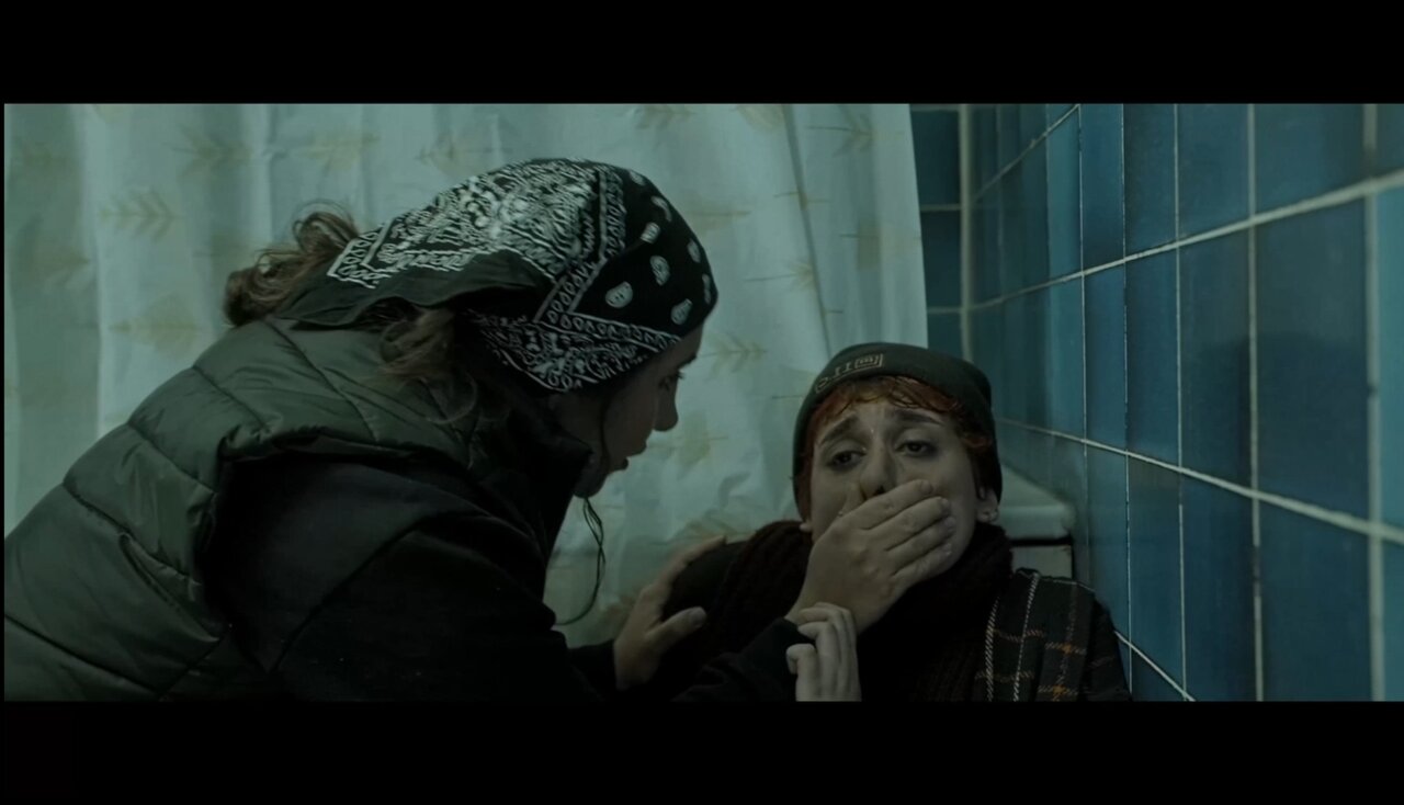 دختری تنها که خطایی برای سفارش دریافت می کند ، او را به یک ماجراجویی غیرقابل پیش بینی می برد