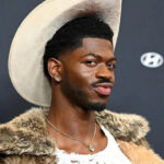 این خواننده مشهور در حالی که برهنه بود به بیمارستان منتقل شد و به بیمارستان منتقل شد