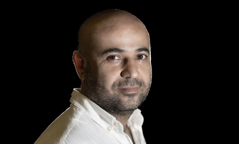 Saeed Gengchisian با "بنیادهای تاریک" صحنه را می گیرد