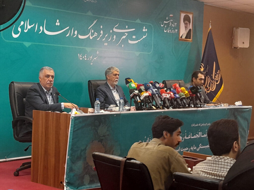 رویکرد ما ادغام ارتباط با گروه های مرجع/ هنرمندان تأثیرگذارترین گروه های مرجع است.