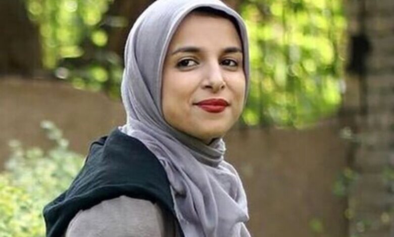 در مورد بحث و جدال Zeinab Mousavi چیست؟