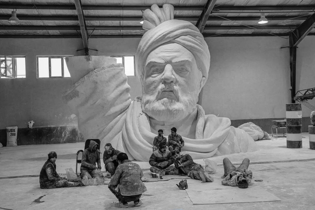 شهنوم ؛ از انتقاد جدی از روشنفکران گرفته تا شوخی امپراتور کوزکو