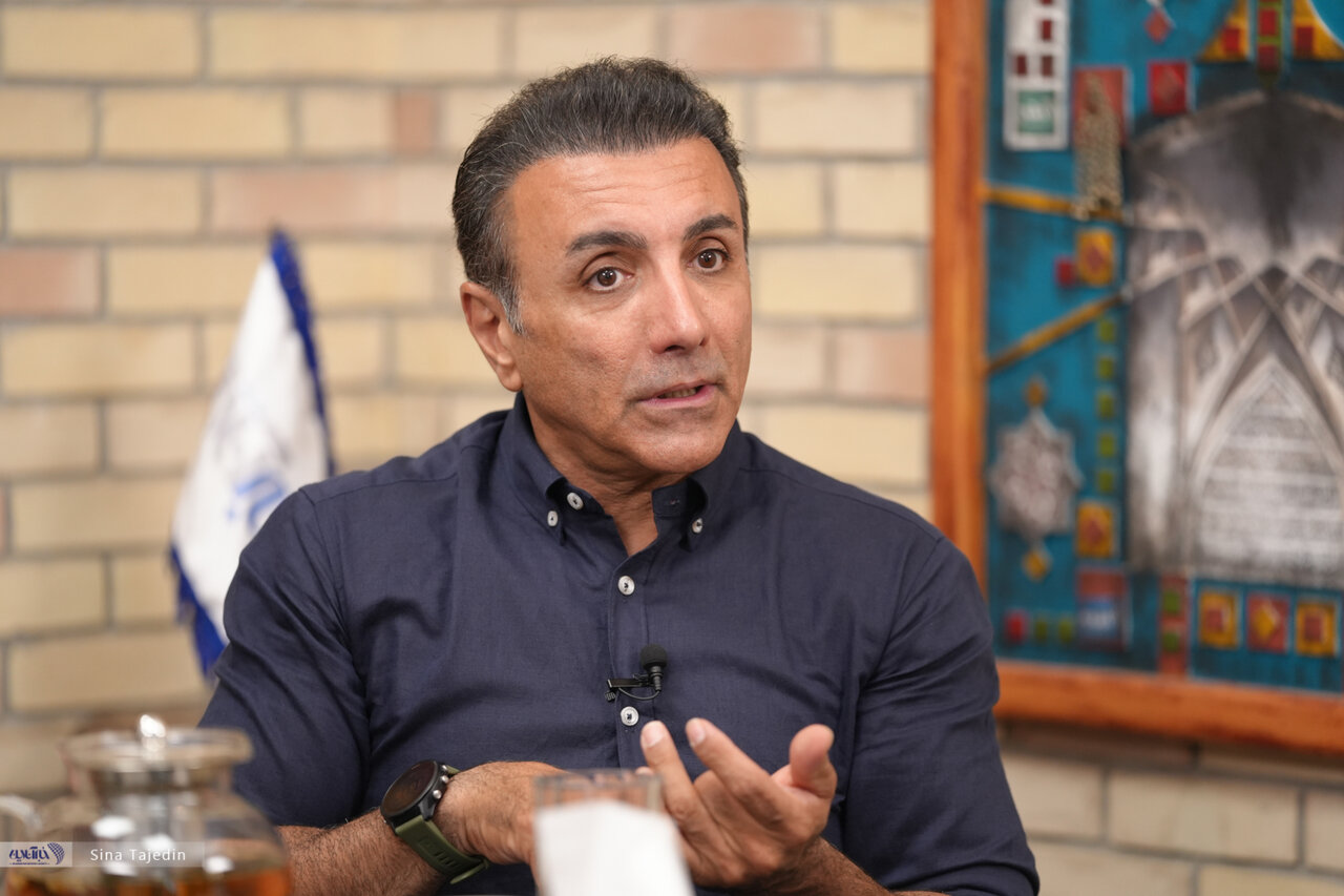 نگاه کنید به | تاریخ زندگی زندگی وارد میدان مدل سازی می شود