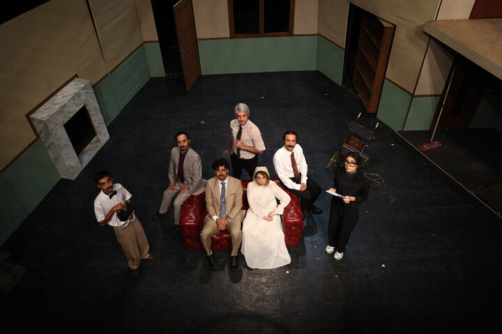 دکوراسیون این کار هر شب به هم می ریزد/ نقش ها را به عمد بازی می کند!