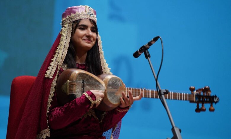 نوازنده و خوانندگان گروه سنی آذربایجان گروه A و B. چه اتفاقی در روز اول هجدهمین جشنواره موسیقی جوان افتاد؟
