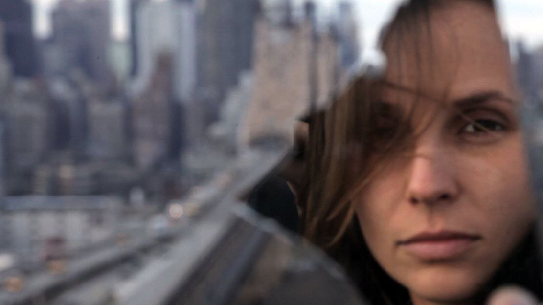 النا به خانه هنرمندان می آید