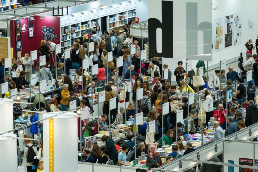 ایران با 300 کتاب به مسکو رفت