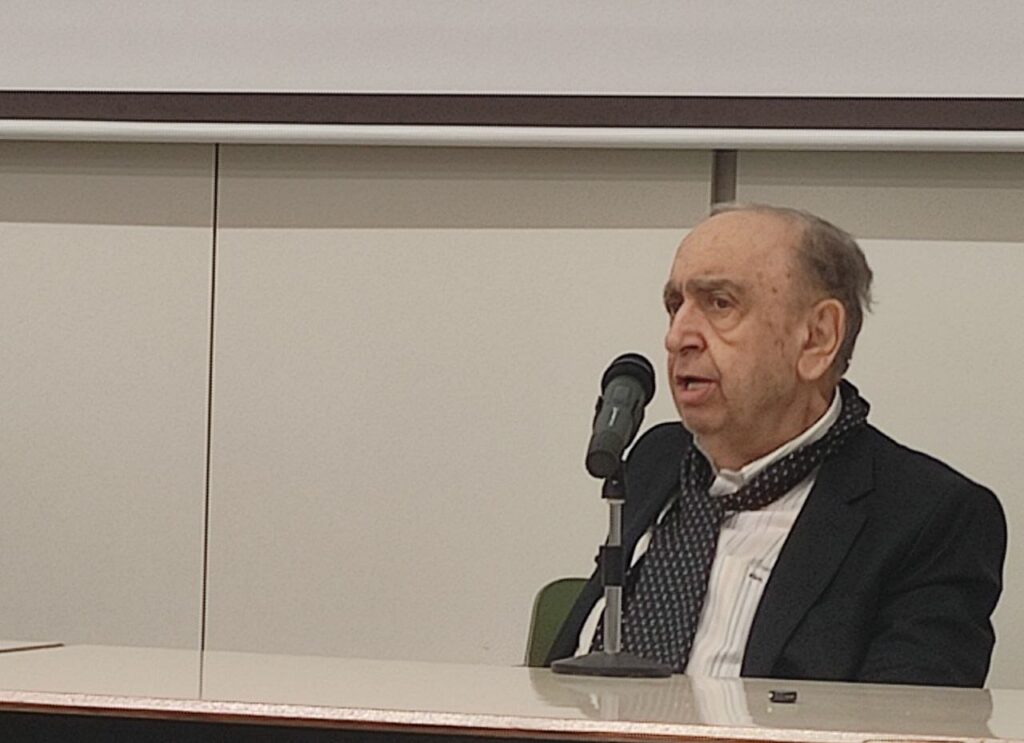 دستور در مورد احمد پژمن چه گفت؟