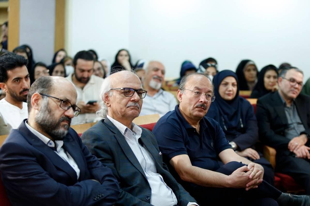 چرا "غربی شدن" مشکل ما باقی می ماند؟