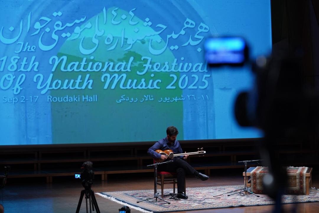 دانشجویانی که با بیکاری ، عدم تسلط و مشکلات مالی به شهر خود باز می گردند