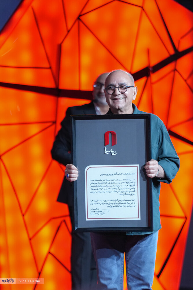 رهبر Paraviz Parastro با علی ربی برای خانواده های بدون شناسنامه