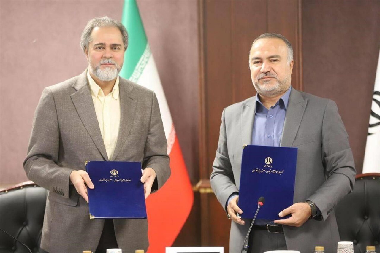 یک تفاهم نامه بین مناطق آزاد و سازمان فیلم را امضا کنید