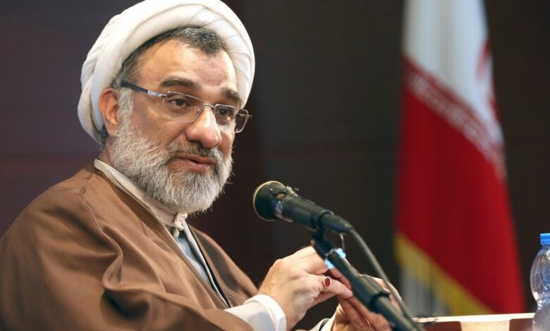 دبیر شورای عالی انقلاب فرهنگی: ما نمی توانیم یک خانم را در شوالیه ها مجاز کنیم/ در عکس