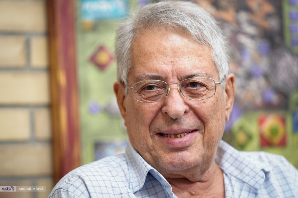 نگاه کنید به | هوسانگ کامکار از ایرانی در آثار احمد پژمن می گوید