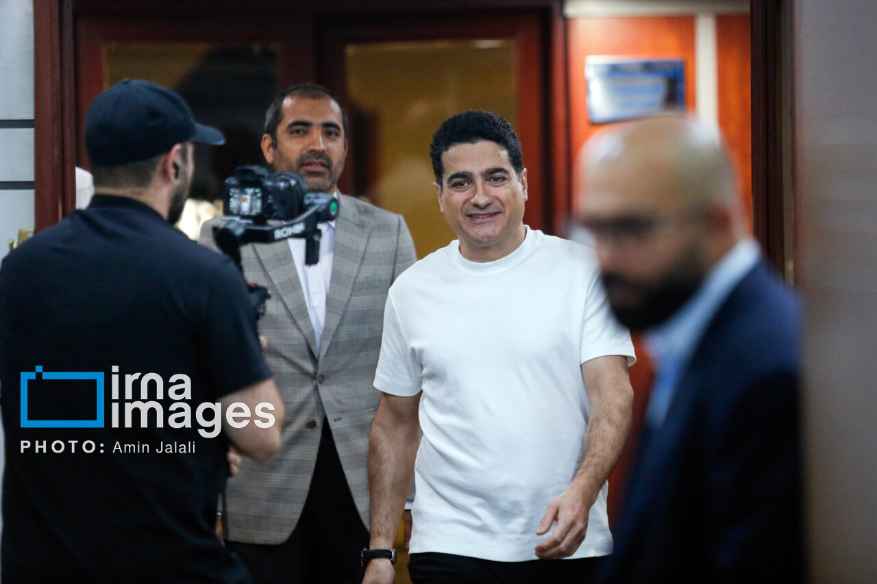 برای ایجاد یک قدرت یا برای خوشبختی مردم؟