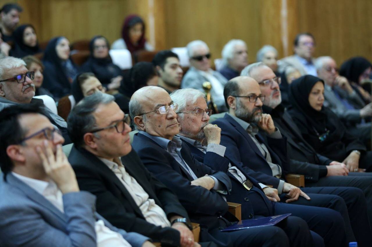 بنیانگذار حافظه تاریخی ایران و تولید کننده هویت فرهنگی