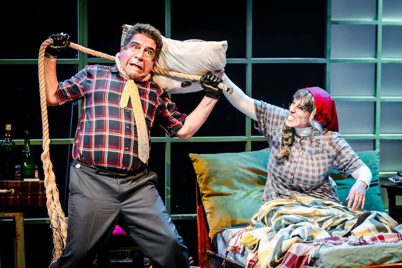 باز کردن پای خاله به تئاتر شهر