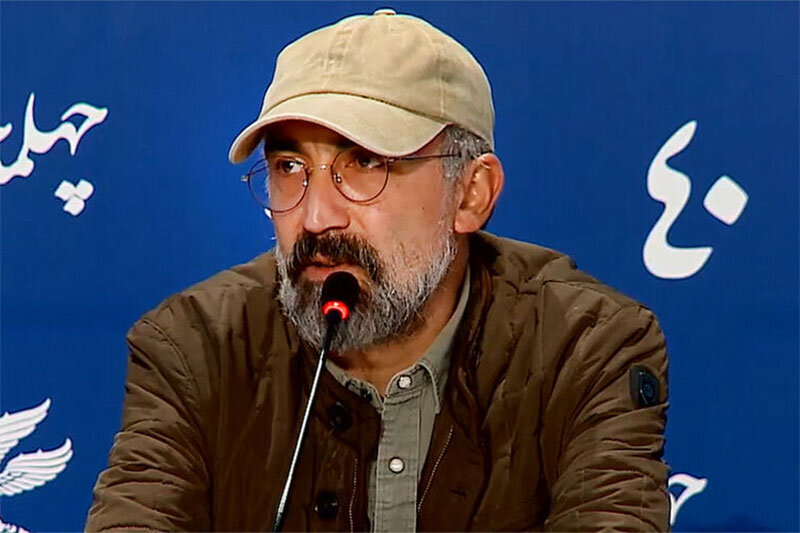 بازیگری که خود دوستانه را تهدید می کند تا پول تلویزیونی خود را بدست آورد