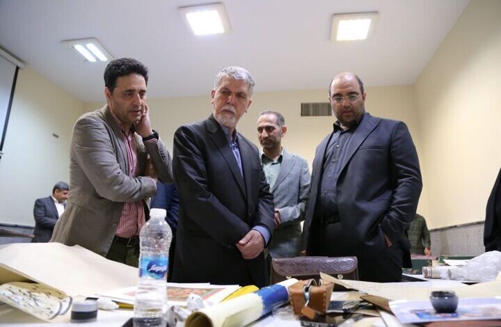 در جشنواره جوانان به وزیر مراجعه کنید