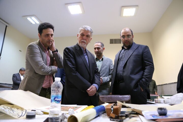 در جشنواره جوانان به وزیر مراجعه کنید