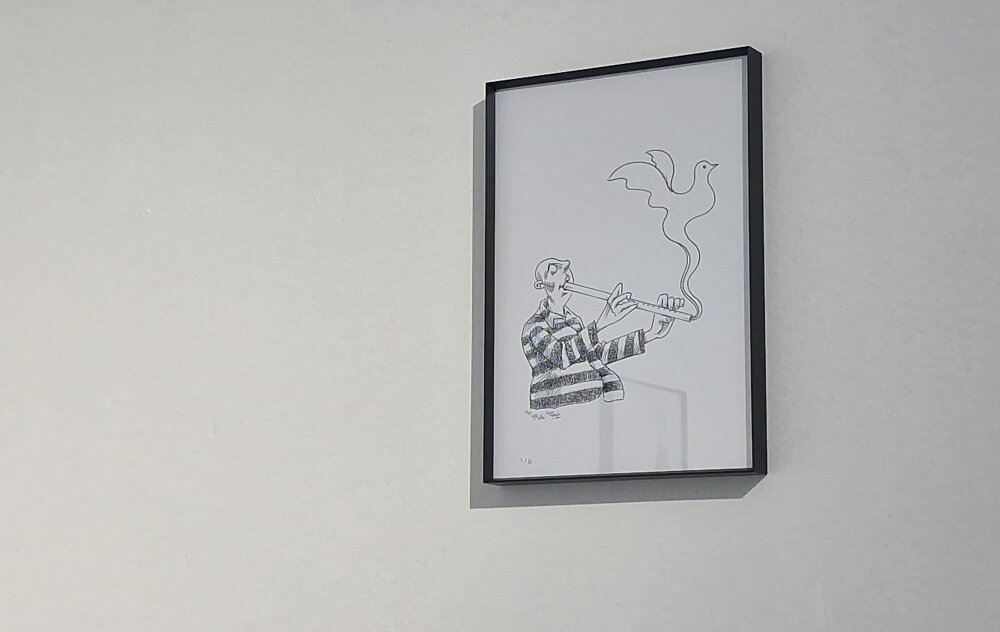 آثار هشتم زندانی روی دیوار