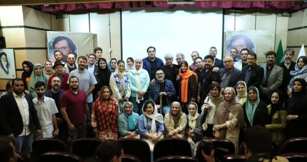 ایرانمنش در بزرگداشت خود می گوید: دعا کنید ، من خیلی خسته ام