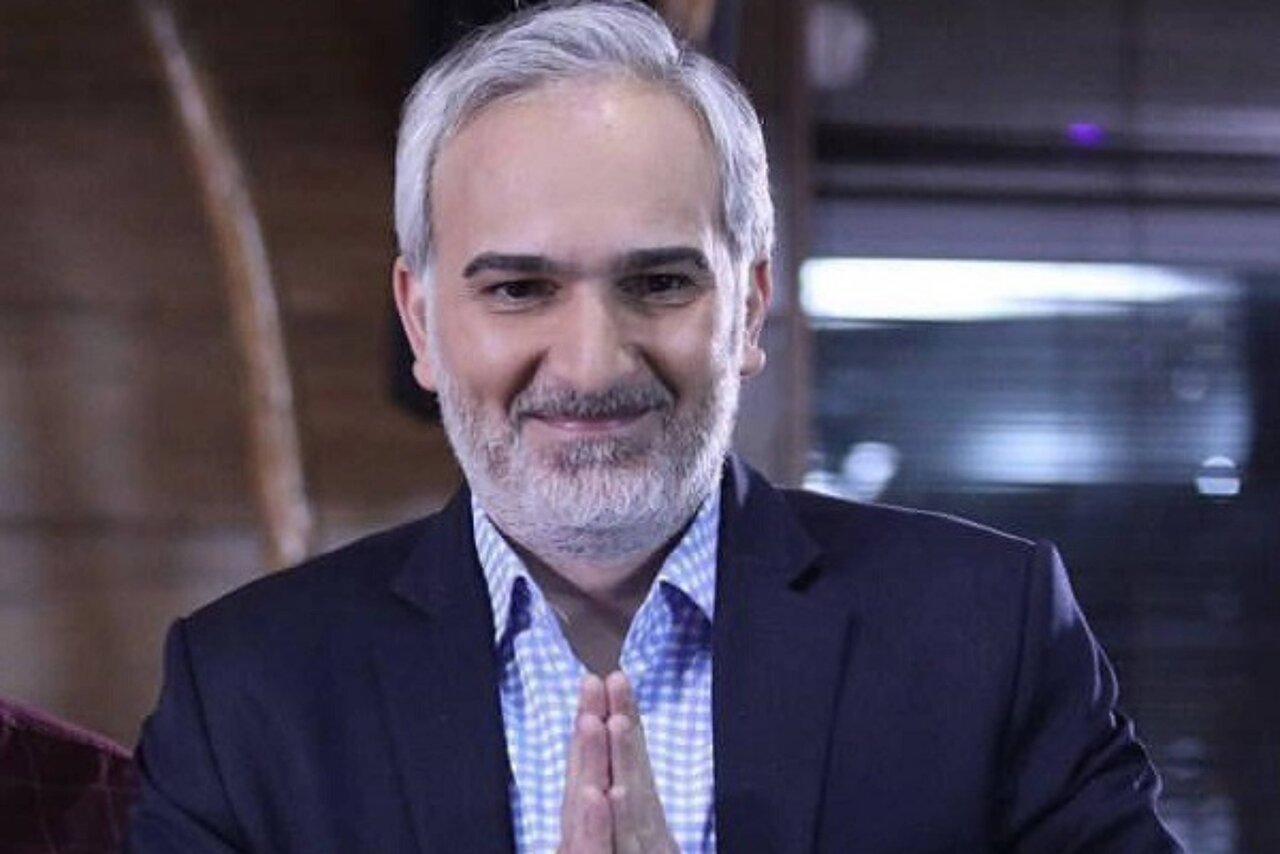 بازیگری که به جای ارجانگ امیررفازلی مردم را امضا می کند