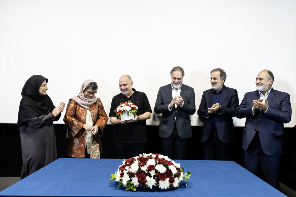 همه همکلاسی های ما زندگی آرام ، شاد و نگران کننده ای می خواهند