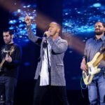 آیا شما آماده خال کوبی خواننده محبوب خود در پشت لب های خود هستید؟