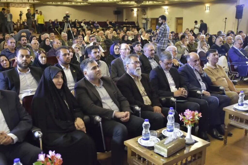 یادبود استاد محمود فارشیان در اصفهان