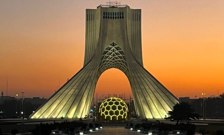 روزنامه شهرداری: میدان آزاد مکان خوبی برای جشن گرفتن کنسرت هومایون شاجریان نیست. باغ آباد آباد و تپه ها بهتر هستند