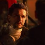 جاش لوکاس و کیت هرینگتون در چارچوب تلویزیون