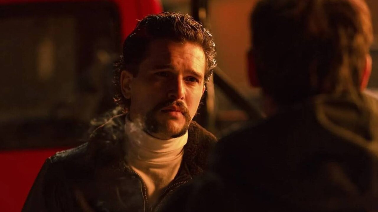 جاش لوکاس و کیت هرینگتون در چارچوب تلویزیون