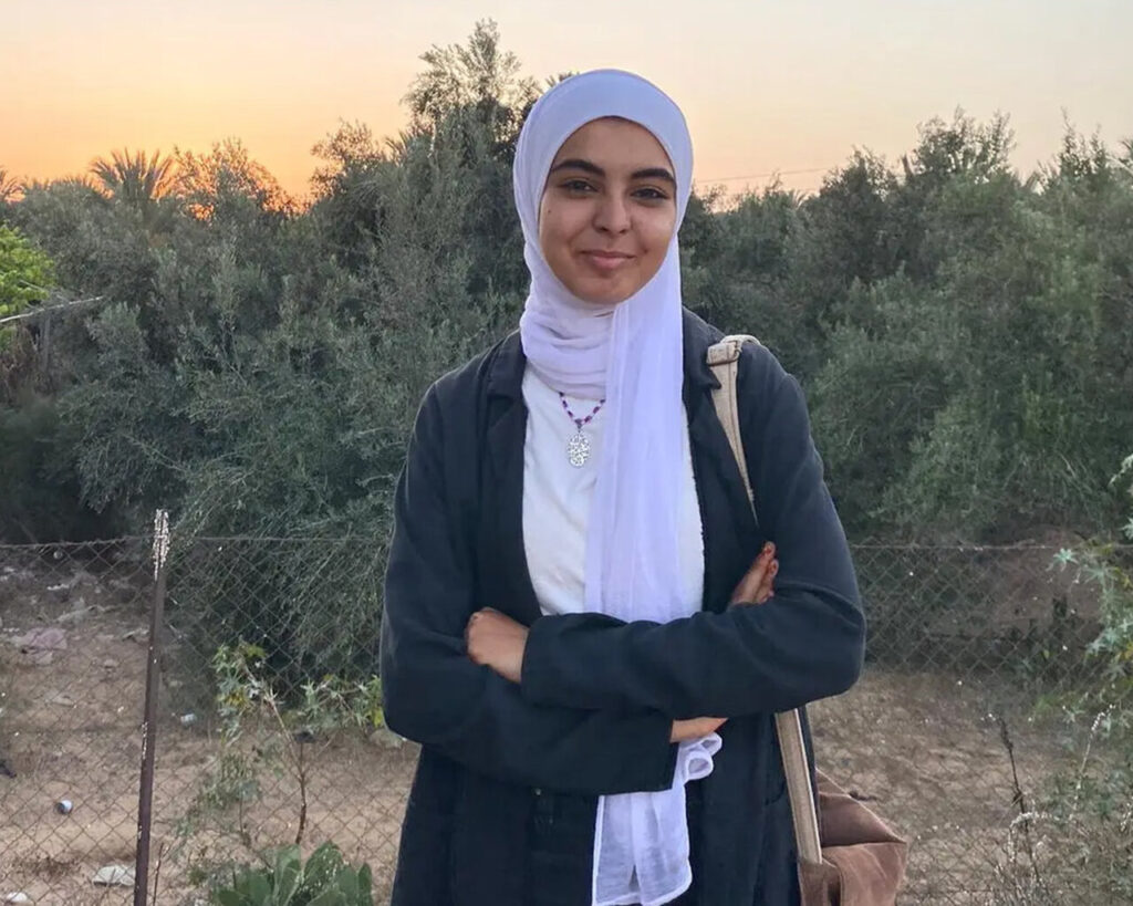 از رویای آکسفورد گرفته تا بمباران غزه ؛ داستان شاعری که با فاجعه رشد کرد