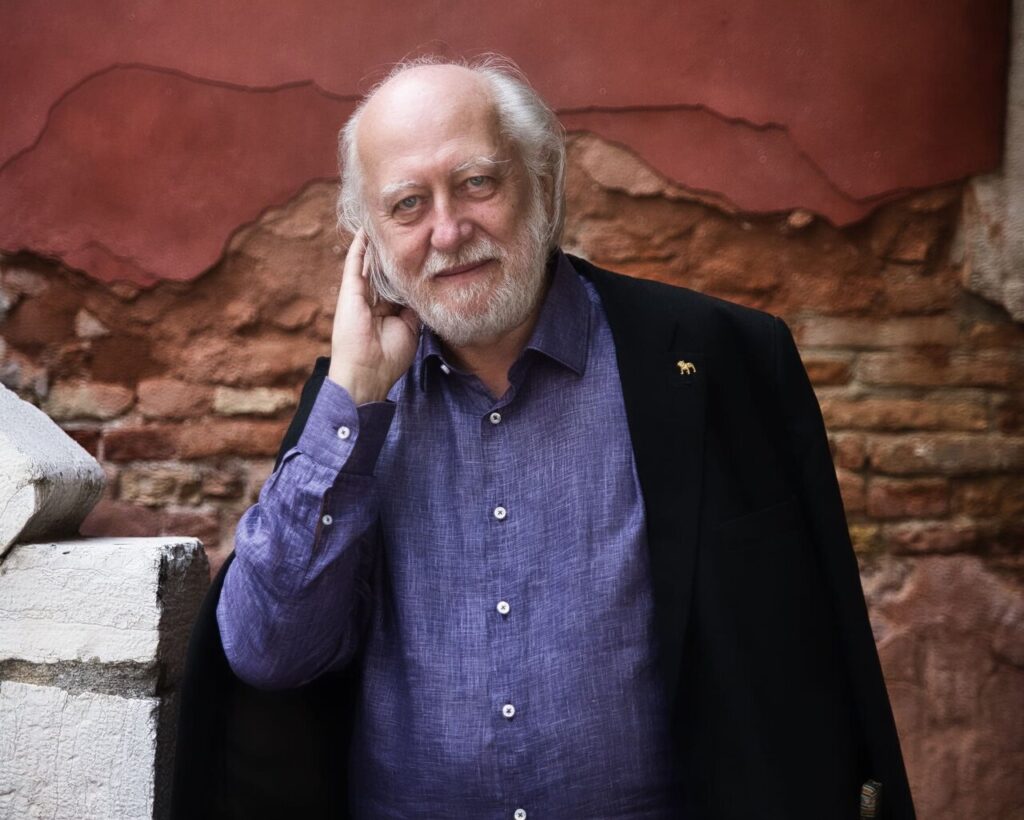 Laslow Krasnashakai جایزه نوبل ادبیات را به دست آورد