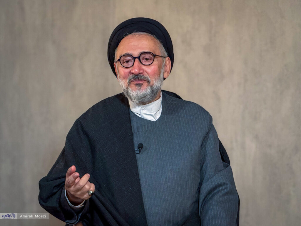 نگاه کنید به | در مورد رهبر انقلابی در مورد "طلوع" محمد رضا شجاریان به محمد علی ابتی چیست؟