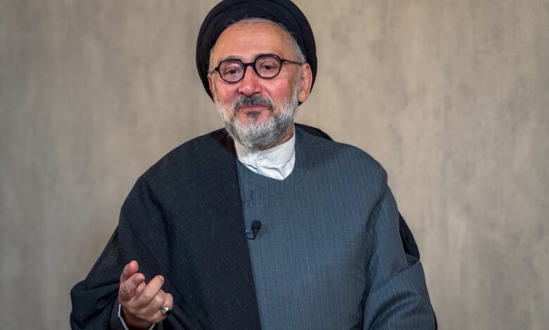 نگاه کنید به | در مورد رهبر انقلابی در مورد "طلوع" محمد رضا شجاریان به محمد علی ابتی چیست؟