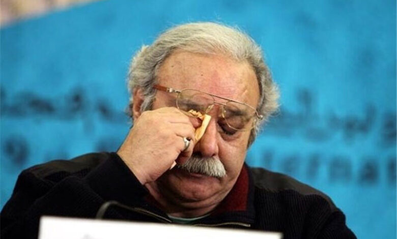 پاسخ پر جنب و جوش محمد کسبی به این سؤال "چه اتفاقی برای شما افتاد آقا؟ چشمان شما اکنون آب می شود. چه چیزی را به خاطر می آورید؟"