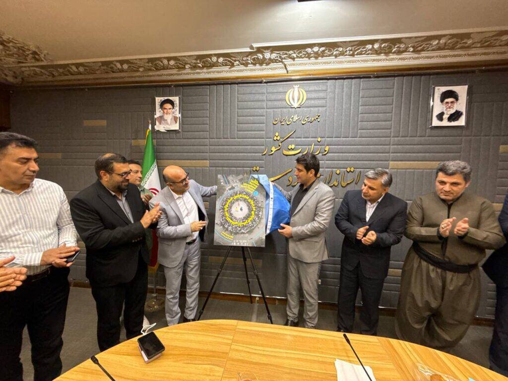 افتتاح پوستر برای جشنواره تئاتر خیابان 18 ماریوان