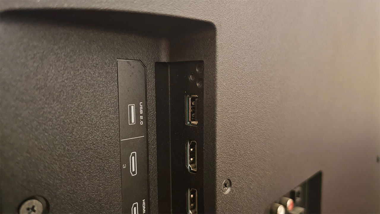 این 8 وسیله را هرگز به پورت USB تلویزیون هوشمند خود وصل نکنید!