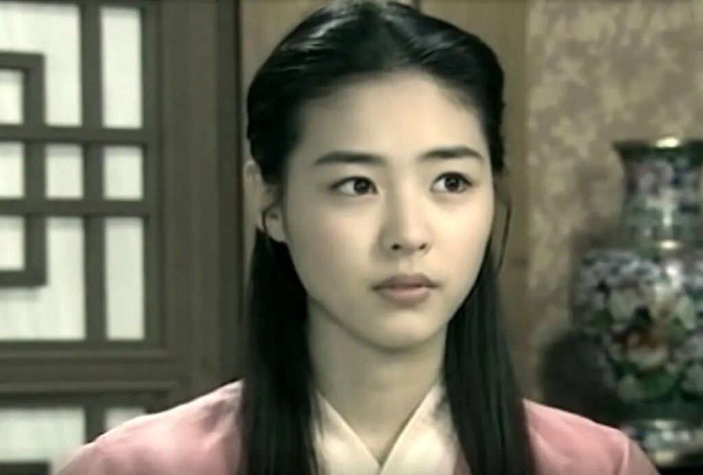 بانو «جانگهوای نوجوان» 21 سال بعد از سریال «امپراتور دریا»