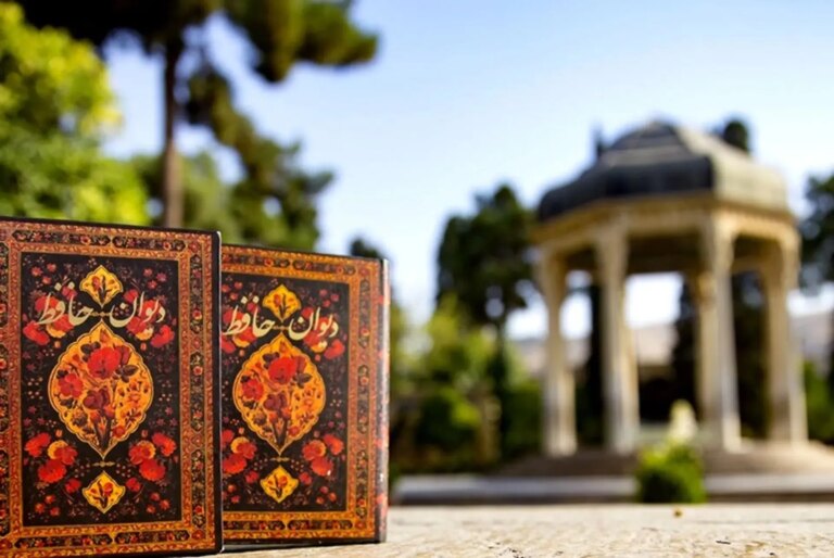 تفال به حافظ: پاسبان حرم دل شده‌ام شب همه شب / تا در این پرده جز اندیشه او نگذارم