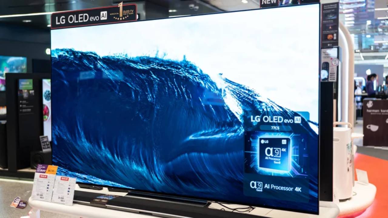 تلویزیون QNED چیست و چه فرقی با تلویزیون OLED دارد؟