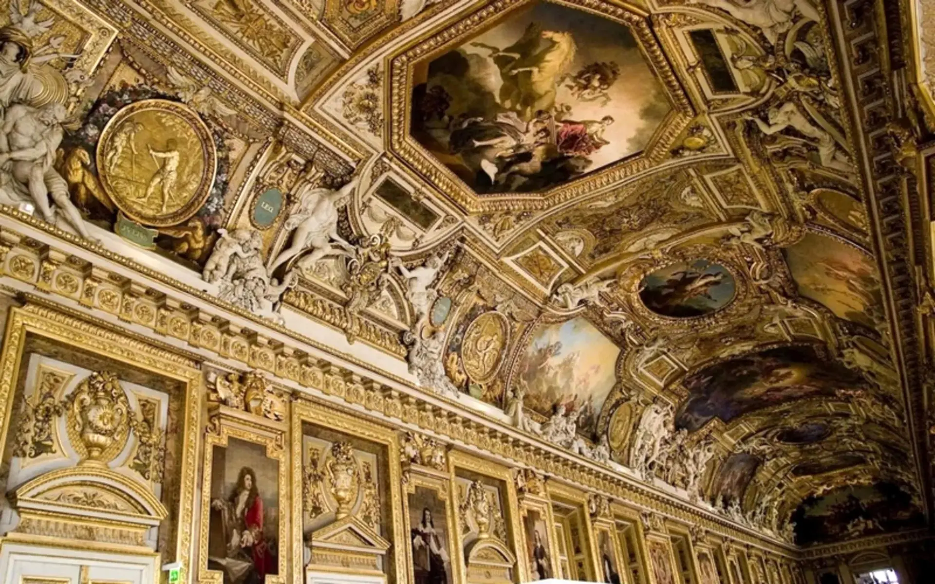 سارقان موزه لوور بازداشت شدند