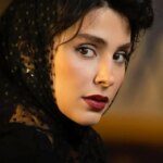 سلفی آسانسوری لاله مرزبان با یک استایل کژوال